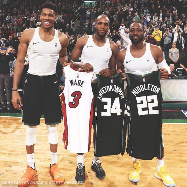 避免对着他 避免对着他